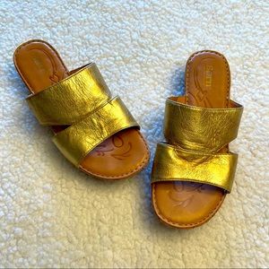 BORN Gold Metallic Leather Sandals 8